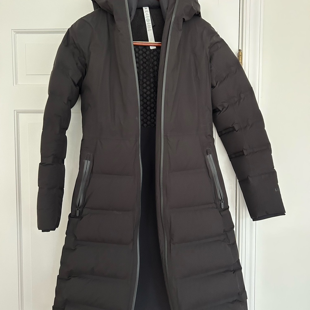 Lululemon Black Puffer Jacket with Hood and Quilted Design